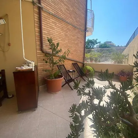 Casa Nicla: Trilocale A 150mt Dal Mare Con Ampio Terrazzo Alassio