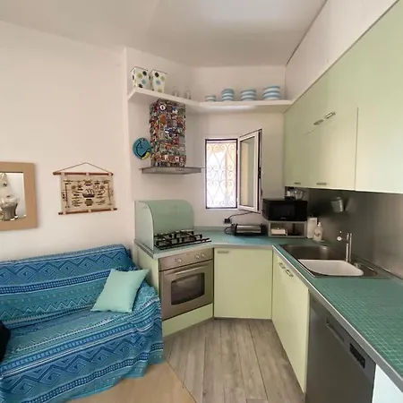 Appartamento Casa Nicla: Trilocale A 150mt Dal Mare Con Ampio Terrazzo Alassio